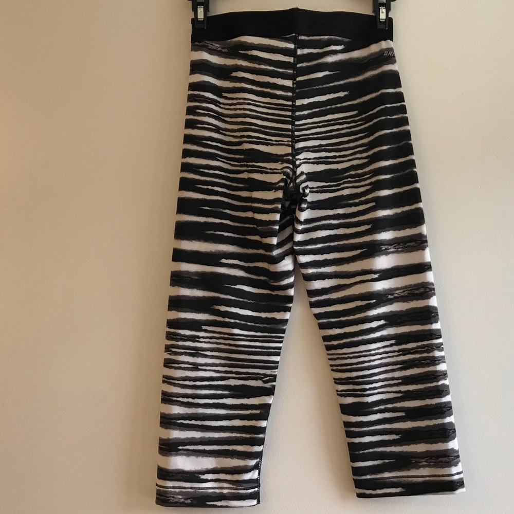 🎀 3/23 Capri Nike Pro Spandex Leggings - Picture 5 of 5